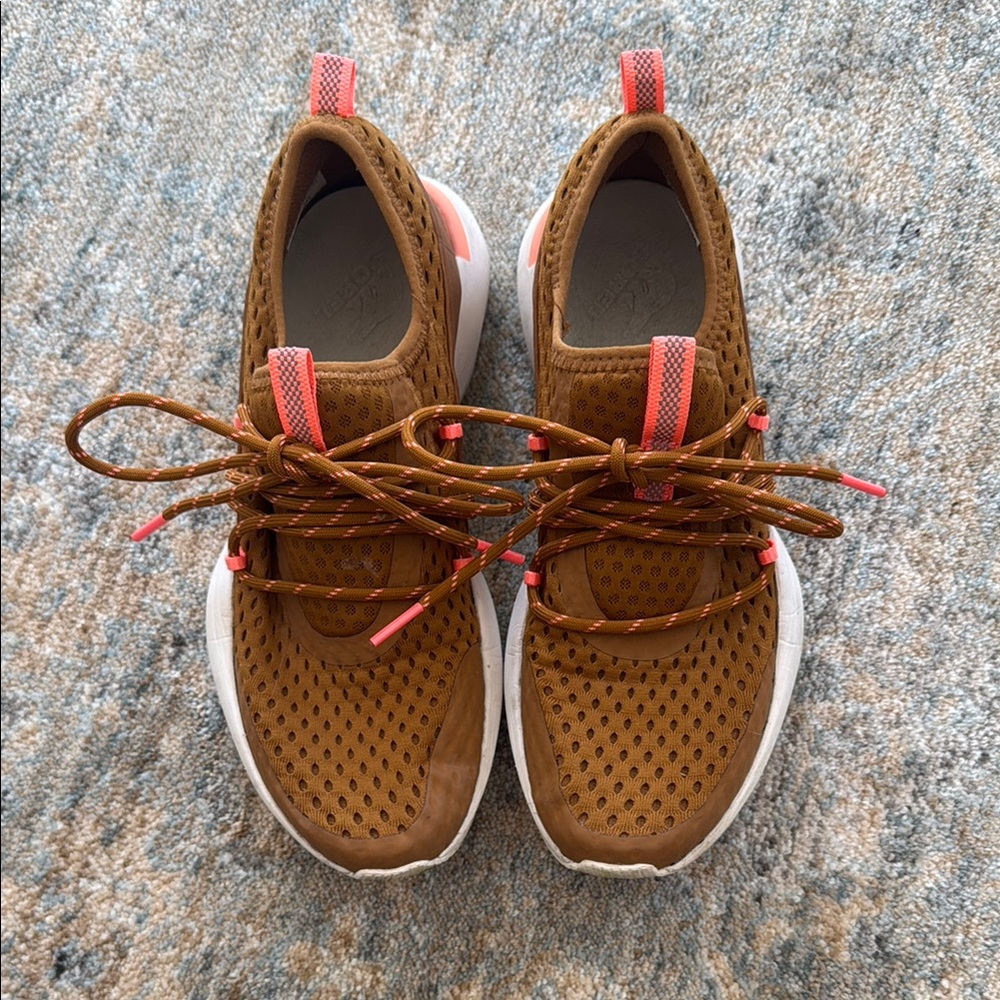Sorel Women’s Size 6 SOREL Kinetic Impact Lace Sneaker Amber Brown